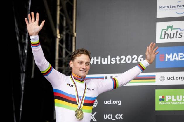 HULST - Cyclist Mathieu van der Poel celebrates his victory on the podium at the Cyclocross World Championships in Hulst, Zeeland. IRIS VAN DEN BROEK ANP xVIxANPxSportx xxANPxIVx 549346710 originalFilename: 549346710.jpg