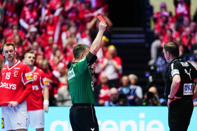 Rote Karte Platzverweis Tom Kiesler (Deutschland, 30) DEN, Daenemark vs. Deutschland, Handball, EHF Europameisterschaft 2026, Finale, 01.02.2026 DEN, Daenemark vs. Deutschland, Handball, EHF Europameisterschaft 2026, Finale, 01.02.2026 Herning Copyright: xEibner-Pressefoto MarcelxvonxFehrnx EP_MFN