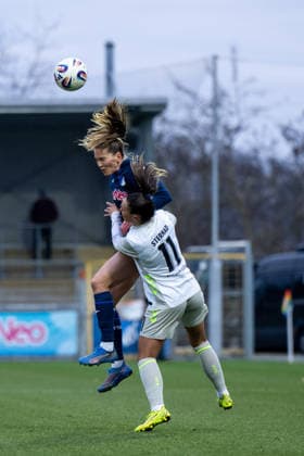 Lisann Kaut (TSG Hoffenheim, 04) im Zweikampf mit Maja Sternad (Werder Bremen, 11), GER, TSG 1899 Hoffenheim vs SV Werder Bremen, Fussball Google Pixel Frauen Bundesliga, 16. Spieltag, Saison 2025 2026, 01.02.2026 DFB regulations prohibit any use of photographs as image sequences and or quasi-video GER, TSG 1899 Hoffenheim vs SV Werder Bremen, Fussball Google Pixel Frauen Bundesliga, 16. Spieltag, Saison 2025 2026, 01.02.2026 Hoffenheim Copyright: xEibner-Pressefoto Memmlerx EP_MMR