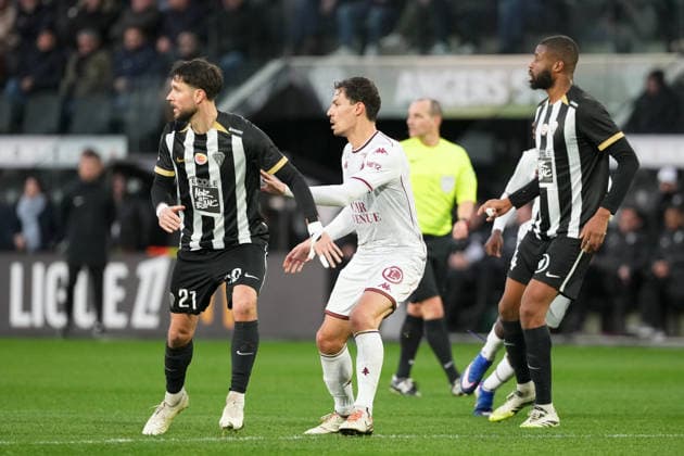 Angers SCO v FC Metz - Ligue 1 McDonald s 2025 2026 21 Jordan LEFORT (sco) - 21 Benjamin STAMBOULI (fcm) during the Ligue 1 McDonald s match between Angers and Metz at Stade Raymond Kopa on February 1, 2026 in Angers, France. Angers France  Copyright: xFEPx 776348273