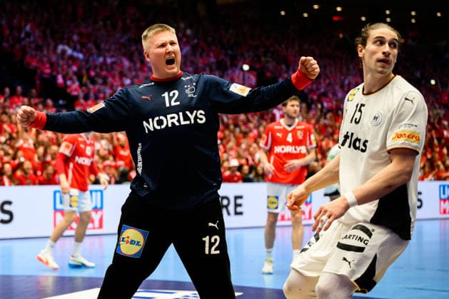 Herning: Handball EM 2026 - Finale - Daenemark - Deutschland Daenemarks Torhueter Emil Nielsen, Juri Knorr (Deutschland) Herning Jyske Bank Boxen Daenemark