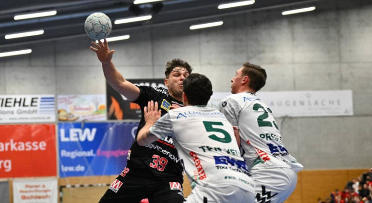 01.02.2026 - Handball - Saison 2025 2026 - Testspiel - Freundschaftsspiel : HC Erlangen HCE - Frisch Auf Göppingen - - xwoxzix - Tobias Buck (39, HC Erlangen HCE ) Rutger ten Velde (5, Frisch Auf Göppingen ) Ole Pregler (23, Frisch Auf Göppingen )
