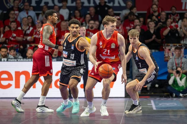 Mark Smith 13 (Ratiopharm Ulm), Justus Hollatz 21 (FC Bayern Basketball), FC Bayern Basketball vs. Ratiopharm Ulm, BBL, 18. Spieltag, 01.02.2026 Muenchen Bayern Deutschland
