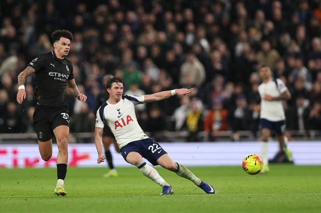 1st February 2026; Tottenham Hotspur Stadium, London, England; Premier League Football, Tottenham Hotspur versus Manchester City; Conor Gallagher of Tottenham Hotspur passes away from Nico O Reilly of Manchester City  KatiexChan Content restricted for UK based newspaper