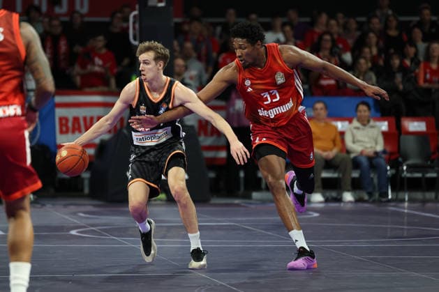 Tobias Jensen (ratiopharm Ulm, 07) mit David McCormack (FC Bayern Basketball, 33), GER, FC Bayern Basketball vs. ratiopharm Ulm, Basketball, easycredit Basketball Bundesliga, 18. Spieltag, Saison 2025 2026, 01.02.2026, GER, FC Bayern Basketball vs. ratiopharm Ulm, Basketball, easycredit Basketball Bundesliga, 18. Spieltag, Saison 2025 2026, 01.02.2026 Muenchen Copyright: xEibner-Pressefoto JennixMaulx EP_JML