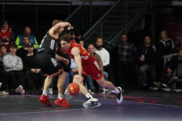 Justinian Jessup (FC Bayern Basketball, 10) mit Christinan Sengfelder (ratiopharm Ulm, 43), GER, FC Bayern Basketball vs. ratiopharm Ulm, Basketball, easycredit Basketball Bundesliga, 18. Spieltag, Saison 2025 2026, 01.02.2026, GER, FC Bayern Basketball vs. ratiopharm Ulm, Basketball, easycredit Basketball Bundesliga, 18. Spieltag, Saison 2025 2026, 01.02.2026 Muenchen Copyright: xEibner-Pressefoto JennixMaulx EP_JML