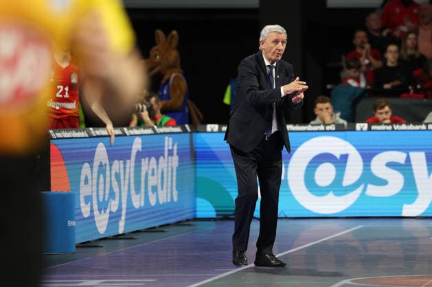 Svetislav Pesic (FC Bayern Basketball, Chef-Trainer) applaudiert, GER, FC Bayern Basketball vs. ratiopharm Ulm, Basketball, easycredit Basketball Bundesliga, 18. Spieltag, Saison 2025 2026, 01.02.2026, GER, FC Bayern Basketball vs. ratiopharm Ulm, Basketball, easycredit Basketball Bundesliga, 18. Spieltag, Saison 2025 2026, 01.02.2026 Muenchen Copyright: xEibner-Pressefoto JennixMaulx EP_JML