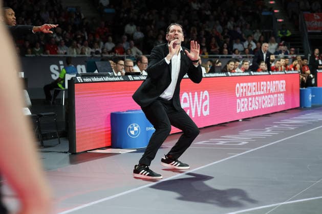 Ty Harrelson (ratiopharm Ulm, Chef-Trainer) gestikuliert, GER, FC Bayern Basketball vs. ratiopharm Ulm, Basketball, easycredit Basketball Bundesliga, 18. Spieltag, Saison 2025 2026, 01.02.2026, GER, FC Bayern Basketball vs. ratiopharm Ulm, Basketball, easycredit Basketball Bundesliga, 18. Spieltag, Saison 2025 2026, 01.02.2026 Muenchen Copyright: xEibner-Pressefoto JennixMaulx EP_JML