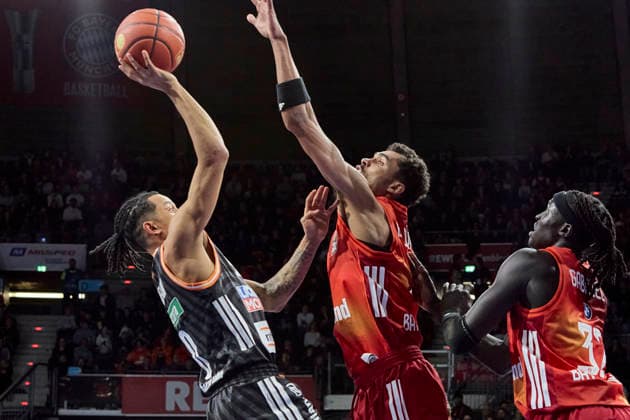 Deutsche Basketball Bundesliga (BBL), FC Bayern München Basketball vs RATIOPHARM ULM, München FC Bayern Basketball, ulm ratiopharm, 2026-02-01 in München (SAP Garden) WEIDEMANN Nelson (RATIOPHARM ULM Shooting Guard (SG) Nr0-ULM0), DIMITRIJEVIC Nenad (FC Bayern Basketball Point Guard (PG) Nr0-FCBB0) sportworld München SAP Garden Bayern Deutschland