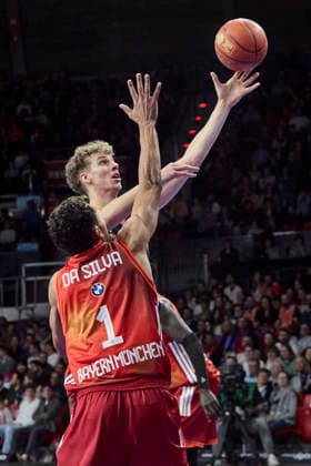 Deutsche Basketball Bundesliga (BBL), FC Bayern München Basketball vs RATIOPHARM ULM, München FC Bayern Basketball, ulm ratiopharm, 2026-02-01 in München (SAP Garden) JENSEN Tobias (RATIOPHARM ULM Shooting Guard (SG) Nr7-ULM7), DA SILVA Oscar (FC Bayern Basketball Power Forward (PF) Nr1-FCBB1) sportworld München SAP Garden Bayern Deutschland
