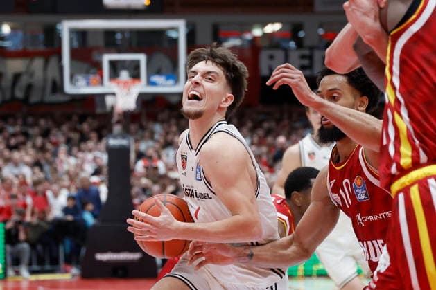 v. l. n. r.: Zachary Ensminger (Bamberg Baskets, 1) and Davion Mintz (Fitness First Wuerzburg Baskets, 10). 01.02.2026, Basketball, BBL, Fitness First Wuerzburg Baskets vs. BMA365 Bamberg Baskets, GER, Wuerzburg, Tectake Arena. Copyright: HMBxMedia xHeikoxBecker