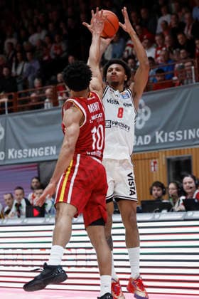 v. l. n. r.: Davion Mintz (Fitness First Wuerzburg Baskets, 10) and Demarcus Marquette Demonia (Bamberg Baskets, 8). 01.02.2026, Basketball, BBL, Fitness First Wuerzburg Baskets vs. BMA365 Bamberg Baskets, GER, Wuerzburg, Tectake Arena. Copyright: HMBxMedia xHeikoxBecker