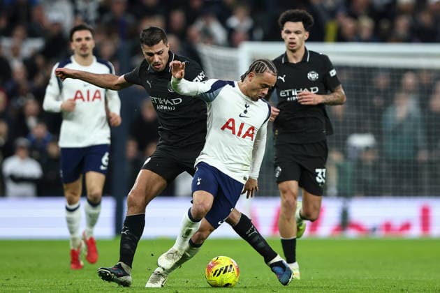Tottenham Hotspur v Manchester City, Premier League Rodri of Manchester City tackles Xavi Simons of Tottenham Hotspur during the Tottenham Hotspur v Manchester City Premier League match at the Tottenham Hotspur Stadium, London, England on 1 February 2026 Credit: Ian Stephen Every Second Media Editorial use only. All images are copyright Every Second Media Limited. No images may be reproduced without prior permission. All rights reserved. Premier League and Football League images are subject to licensing agreements with Football DataCo Limited. see https: www.football-dataco.com Copyright: xIMAGO EveryxSecondxMediax ESM-1780-0032 IanxStephenx xEveryxSecondxMediax