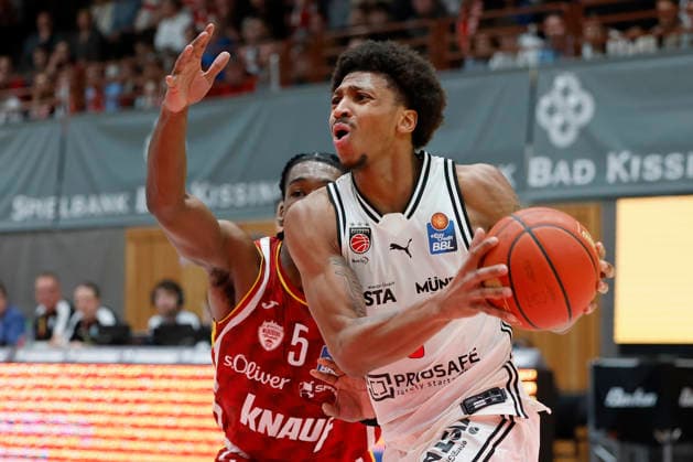 v. l. n. r.: Marcus Carr (Fitness First Wuerzburg Baskets, 5) and Demarcus Marquette Demonia (Bamberg Baskets, 8), 01.02.2026, Basketball, BBL, Fitness First Wuerzburg Baskets vs. BMA365 Bamberg Baskets, GER, Wuerzburg, Tectake Arena. Copyright: HMBxMedia xHeikoxBecker