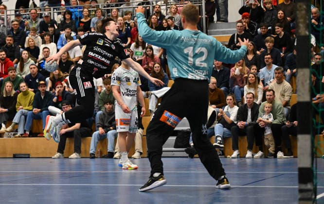 01.02.2026 - Handball - Saison 2025 2026 - Testspiel - Freundschaftsspiel : HC Erlangen HCE - Frisch Auf Göppingen - - xwoxzix - Yannik Bialowas (7, HC Erlangen HCE ) nach Foul mit Schmerzen -