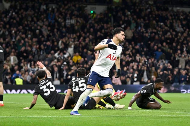 Spurs vs Man City, Premier League GOAL Dominic Solanke of Tottenham Hotspur pulls a goal back during the Spurs vs Manchester City, Premier League match at the Tottenham Hotspur Stadium London. London Tottenham Hotspur Stadium UK Copyright: xMartinxDaltonx Spurs_vs_ManCity_010226_MD_018