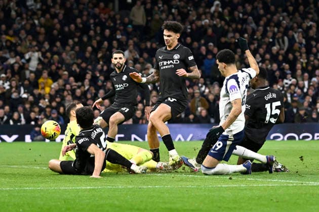 Spurs vs Man City, Premier League GOAL Dominic Solanke of Tottenham Hotspur pulls a goal back during the Spurs vs Manchester City, Premier League match at the Tottenham Hotspur Stadium London. London Tottenham Hotspur Stadium UK Copyright: xMartinxDaltonx Spurs_vs_ManCity_010226_MD_020