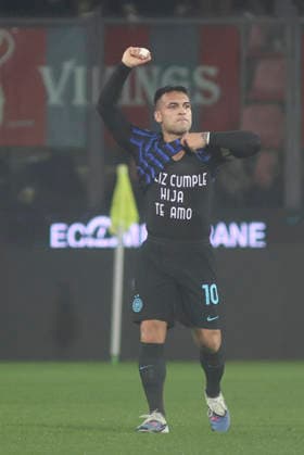 February 1, 2026, Cremona: Inter FC s Lautaro Martinez to his wife during the italian soccer,Serie A match between US Cremonese vs Internazionale FC on February 01, 2026 at the Giovanni Zini stadium in Cremona, Italy. ANSA Serie A: Cremonese-Inter  - ZUMAa110 20260201_zaf_a110_037 Copyright: xDavidexCasentinix