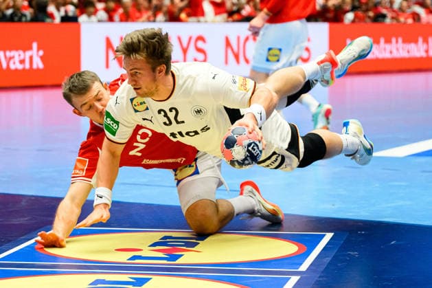 Herning: Handball EM 2026 - Finale - Daenemark - Deutschland Daenemarks Thomas Arnoldsen, Franz Semper (Deutschland) Herning Jyske Bank Boxen Daenemark