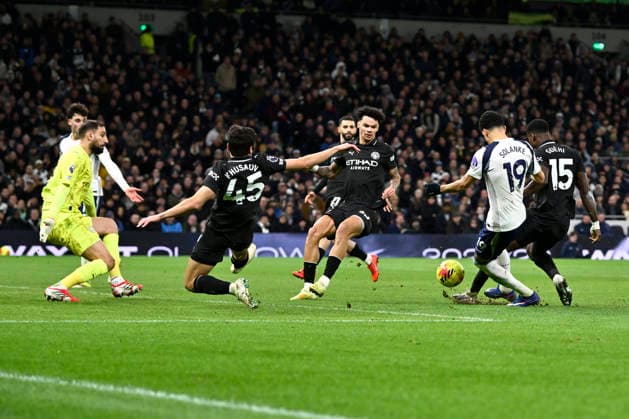 Spurs vs Man City, Premier League GOAL Dominic Solanke of Tottenham Hotspur pulls a goal back during the Spurs vs Manchester City, Premier League match at the Tottenham Hotspur Stadium London. London Tottenham Hotspur Stadium UK Copyright: xMartinxDaltonx Spurs_vs_ManCity_010226_MD_022
