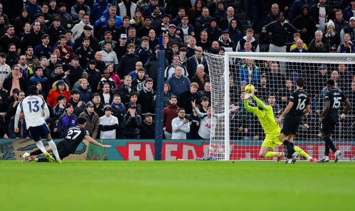 Premier League 2025 26 Tottenham Hotspur v Manchester City Tottenham Hotspur Stadium 01.02.2026 Gianluigi Donnarumma (GK) of Manchester City save Premier League 2025 26 Tottenham Hotspur v Manchester City Tottenham Hotspur Stadium 01.02.2026 Photograph By Marc Aspland The Times  Copyright: xMarcxAsplandx NINTCHDBPICT001055803368