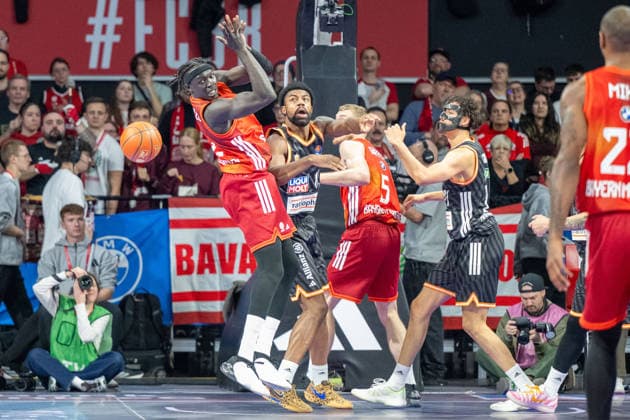 Wenyen Gabriel 32 (FC Bayern Basketball), Malik Osborne 10 (Ratiopharm Ulm), FC Bayern Basketball vs. Ratiopharm Ulm, BBL, 18. Spieltag, 01.02.2026 Muenchen Bayern Deutschland