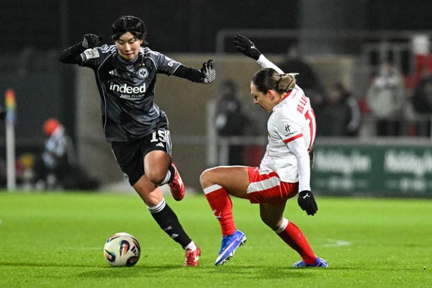 Fußball I Frauen I Saison 2025-2026 I Bundesliga I 16. Spieltag I RB Leipzig - Eintracht Frankfurt I 01.02.2026 Zweikampf Remina Chiba (15, Eintracht Frankfurt) gegen Gina Chmielinski (10, Rasenballsport Leipzig) Leipzig RB Trainingszentrum, Cottaweg 7 Sachsen Deutschland Copyright: xLobeca InesxHähnelx