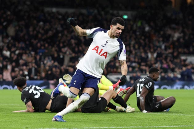 Tottenham v Man City 01 February 2026, London - Premier League Football - Tottenham Hotspur v Manchester City - Dominic Solanke of Tottenham Hotspur leaves City players in a heap as he races back to his half after scoring their 1st goal - Photo: Charlotte Wilson Offside. London UK Copyright: xCharlottexWilsonx xOffsidexOffside
