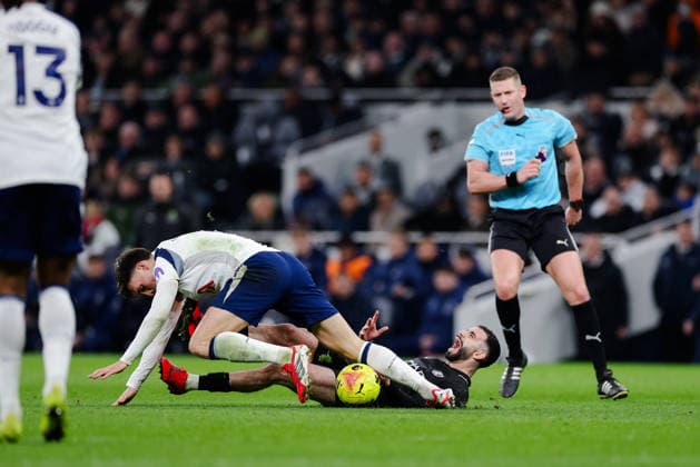 Premier League 2025 26 Tottenham Hotspur v Manchester City Tottenham Hotspur Stadium 01.02.2026 Rayan A¿t-Nouri of Manchester City and Jo¿o Palhinha of Tottenham Hotspur collide Premier League 2025 26 Tottenham Hotspur v Manchester City Tottenham Hotspur Stadium 01.02.2026 Photograph By Marc Aspland The Times  Copyright: xMarcxAsplandx NINTCHDBPICT001055804444