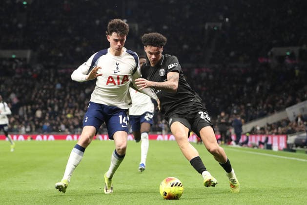 1st February 2026; Tottenham Hotspur Stadium, London, England; Premier League Football, Tottenham Hotspur versus Manchester City; Archie Gray of Tottenham Hotspur and Nico O Reilly of Manchester City chase a loose ball  KatiexChan Content restricted for UK based newspaper