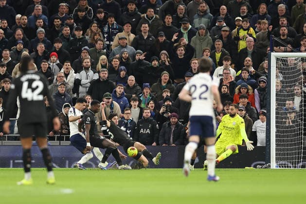 1st February 2026; Tottenham Hotspur Stadium, London, England; Premier League Football, Tottenham Hotspur versus Manchester City; Dominic Solanke of Tottenham Hotspur scores off Marc Guehi of Manchester City in the 53rd minute for 1-2  KatiexChan Content restricted for UK based newspaper
