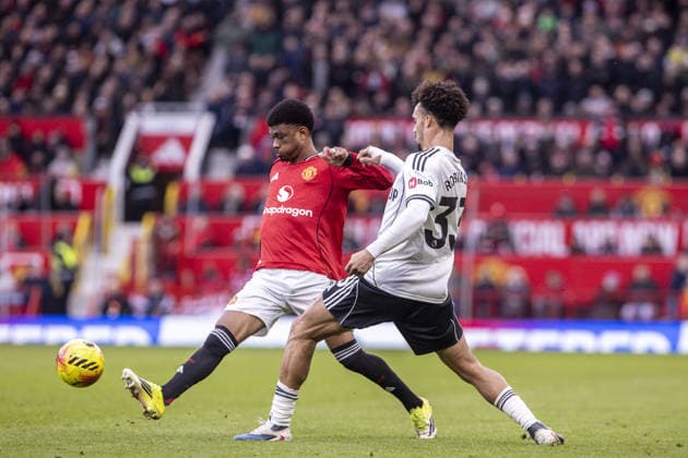 MANCHESTER, ENGLAND - FEBRUARY 01: Amad Diallo of Manchester United, ManU abd Antonee Robinson of Fulham fight for possession during a Premier League 2026 match between Manchester United and Fulham at Old Trafford on February 1st, 2026 in Manchester, England. (Photo by Richard Callis Sports Press Photo) Copyright: xRichardxCallis SportsxPressxPhotx Sportspressphoto_SPR87733