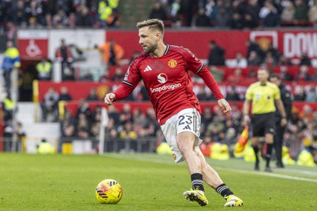 MANCHESTER, ENGLAND - FEBRUARY 01: Luke Shaw of Manchester United, ManU controls the ball during a Premier League 2026 match between Manchester United and Fulham at Old Trafford on February 1st, 2026 in Manchester, England. (Photo by Richard Callis Sports Press Photo) Copyright: xRichardxCallis SportsxPressxPhotx Sportspressphoto_SPR87756