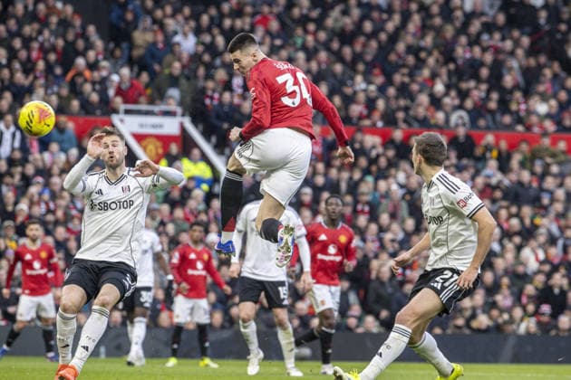 MANCHESTER, ENGLAND - FEBRUARY 01: Benjamin äeöko of Manchester United, ManU heads the ball during a Premier League 2026 match between Manchester United and Fulham at Old Trafford on February 1st, 2026 in Manchester, England. (Photo by Richard Callis Sports Press Photo) Copyright: xRichardxCallis SportsxPressxPhotx Sportspressphoto_SPR87762