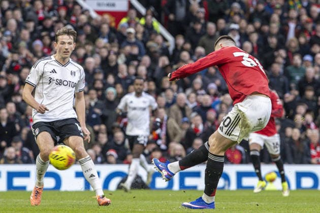 MANCHESTER, ENGLAND - FEBRUARY 01: Benjamin äeöko of Manchester United, ManU scores the winning goal (3-2) during a Premier League 2026 match between Manchester United and Fulham at Old Trafford on February 1st, 2026 in Manchester, England. (Photo by Richard Callis Sports Press Photo) Copyright: xRichardxCallis SportsxPressxPhotx Sportspressphoto_SPR87772