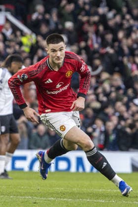 MANCHESTER, ENGLAND - FEBRUARY 01: Benjamin äeöko of Manchester United, ManU celebrates after scoring the team s third goal during a Premier League 2026 match between Manchester United and Fulham at Old Trafford on February 1st, 2026 in Manchester, England. (Photo by Richard Callis Sports Press Photo) Copyright: xRichardxCallis SportsxPressxPhotx Sportspressphoto_SPR87774