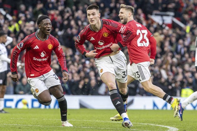 MANCHESTER, ENGLAND - FEBRUARY 01: Benjamin äeöko of Manchester United, ManU celebrates after scoring the team s third goal during a Premier League 2026 match between Manchester United and Fulham at Old Trafford on February 1st, 2026 in Manchester, England. (Photo by Richard Callis Sports Press Photo) Copyright: xRichardxCallis SportsxPressxPhotx Sportspressphoto_SPR87777