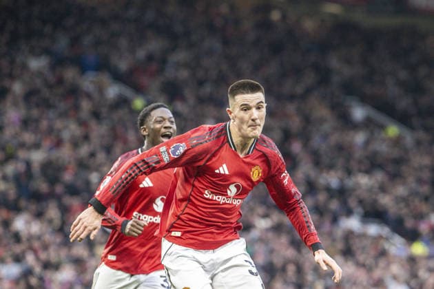 MANCHESTER, ENGLAND - FEBRUARY 01: Benjamin äeöko of Manchester United, ManU celebrates after scoring the team s third goal during a Premier League 2026 match between Manchester United and Fulham at Old Trafford on February 1st, 2026 in Manchester, England. (Photo by Richard Callis Sports Press Photo) Copyright: xRichardxCallis SportsxPressxPhotx Sportspressphoto_SPR87780