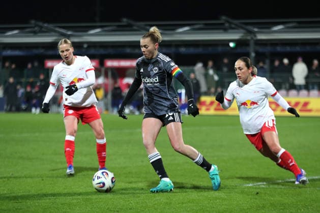 Google Pixel Frauen-Bundesliga, RB Leipzig - Eintracht Frankfurt; 01.02.2026 Laura Freigang (10, Eintracht Frankfurt) am Ball. Fußball, Google Pixel Frauen-Bundesliga, Saison 2025 2026, 16. Spieltag: RB Leipzig vs. SG Eintracht Frankfurt am 01.02.2026, Trainingszentrum Cottaweg, Leipzig. DFB REGULATIONS PROHIBIT ANY USE OF PHOTOGRAPHS AS IMAGE SEQUENCES AND OR QUASI-VIDEO. Copyright: xBEAUTIFULxSPORTS JanxKaeferx