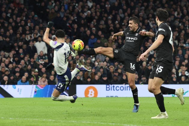 Tottenham v Manchester City 01 February 2026, London - Premier League Football - Tottenham Hotspur v Manchester City - Dominic Solanke of Tottenham Hotspur beats Rodri of Manchester City to the ball to score the equalising goal 2-2 - Photo: Charlotte Wilson Offside. London UK Copyright: xCharlottexWilsonx xOffsidexOffside