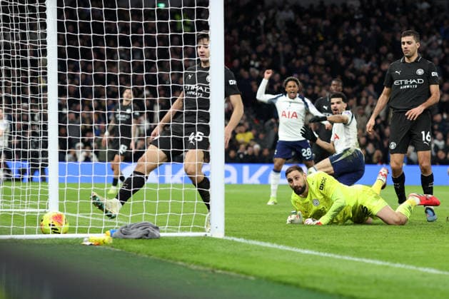 Tottenham v Manchester City 01 February 2026, London - Premier League Football - Tottenham Hotspur v Manchester City - Abdukodir Khusanov of Manchester City is unable to prevent an equalising goal by Dominis Solanke of Tottenham Hotspur (2-2) - Photo: Charlotte Wilson Offside. London UK Copyright: xCharlottexWilsonx xOffsidexOffside