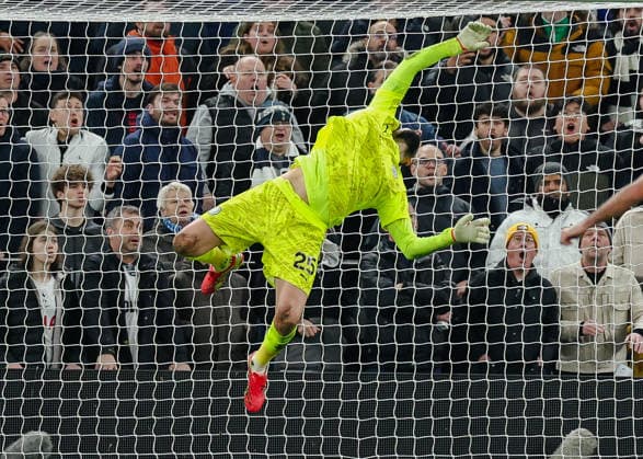 Premier League 2025 26 Tottenham Hotspur v Manchester City Tottenham Hotspur Stadium 01.02.2026 Gianluigi Donnarumma (GK) of Manchester City save Premier League 2025 26 Tottenham Hotspur v Manchester City Tottenham Hotspur Stadium 01.02.2026 Photograph By Marc Aspland The Times  Copyright: xMarcxAsplandx NINTCHDBPICT001055806946