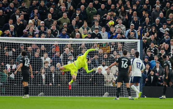 Premier League 2025 26 Tottenham Hotspur v Manchester City Tottenham Hotspur Stadium 01.02.2026 Gianluigi Donnarumma (GK) of Manchester City save Premier League 2025 26 Tottenham Hotspur v Manchester City Tottenham Hotspur Stadium 01.02.2026 Photograph By Marc Aspland The Times  Copyright: xMarcxAsplandx NINTCHDBPICT001055806964