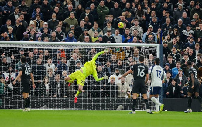 Premier League 2025 26 Tottenham Hotspur v Manchester City Tottenham Hotspur Stadium 01.02.2026 Gianluigi Donnarumma (GK) of Manchester City save Premier League 2025 26 Tottenham Hotspur v Manchester City Tottenham Hotspur Stadium 01.02.2026 Photograph By Marc Aspland The Times  Copyright: xMarcxAsplandx NINTCHDBPICT001055806978