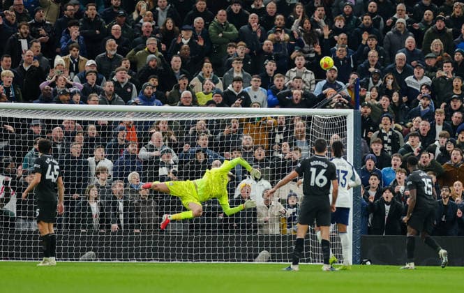 Premier League 2025 26 Tottenham Hotspur v Manchester City Tottenham Hotspur Stadium 01.02.2026 Gianluigi Donnarumma (GK) of Manchester City save Premier League 2025 26 Tottenham Hotspur v Manchester City Tottenham Hotspur Stadium 01.02.2026 Photograph By Marc Aspland The Times  Copyright: xMarcxAsplandx NINTCHDBPICT001055807027