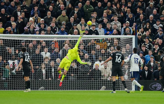 Premier League 2025 26 Tottenham Hotspur v Manchester City Tottenham Hotspur Stadium 01.02.2026 Gianluigi Donnarumma (GK) of Manchester City save Premier League 2025 26 Tottenham Hotspur v Manchester City Tottenham Hotspur Stadium 01.02.2026 Photograph By Marc Aspland The Times  Copyright: xMarcxAsplandx NINTCHDBPICT001055807187