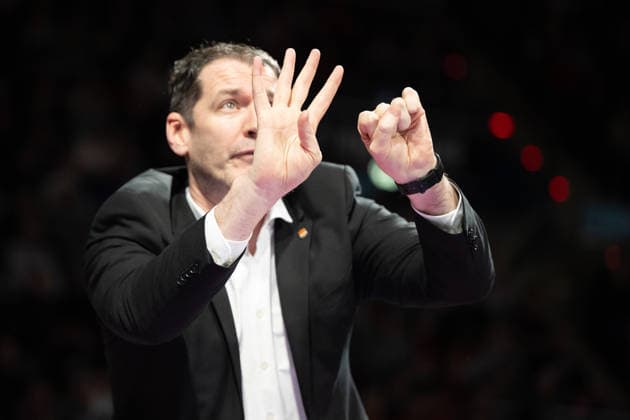 Head-Coach Ty Harrelson (Rathiopharm Ulm) gibt Handzeichen, FC Bayern Basketball vs. Ratiopharm Ulm, BBL, 18. Spieltag, 01.02.2026 Muenchen Bayern Deutschland