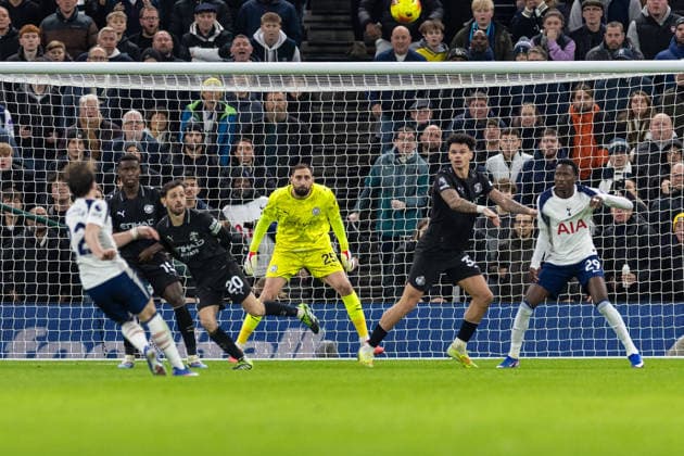 Tottenham Hotspur v Manchester City, Premier League Tottenham Hotspur midfielder Conor Gallagher (22) takes an off target shot during the Premier League match between Tottenham Hotspur and Manchester City at Tottenham Hotspur Stadium, London, UK on 1 February 2026. London Tottenham Hotspur Stadium London UK Editorial use only DataCo restrictions apply See www.football-dataco.com , Copyright: xToyinxOshodix PSI-23665-0042