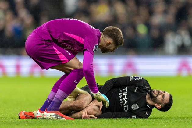 Tottenham Hotspur v Manchester City, Premier League Tottenham Hotspur goalkeeper Guglielmo Vicario (1) checks on an injured, Manchester City defender Rayan AÃ¯t-Nouri (21) after a tackle during the Premier League match between Tottenham Hotspur and Manchester City at Tottenham Hotspur Stadium, London, UK on 1 February 2026. London Tottenham Hotspur Stadium London UK Editorial use only DataCo restrictions apply See www.football-dataco.com , Copyright: xToyinxOshodix PSI-23665-0043