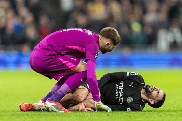 Tottenham Hotspur v Manchester City, Premier League Tottenham Hotspur goalkeeper Guglielmo Vicario (1) checks on an injured, Manchester City defender Rayan AÃ¯t-Nouri (21) after a tackle during the Premier League match between Tottenham Hotspur and Manchester City at Tottenham Hotspur Stadium, London, UK on 1 February 2026. London Tottenham Hotspur Stadium London UK Editorial use only DataCo restrictions apply See www.football-dataco.com , Copyright: xToyinxOshodix PSI-23665-0044